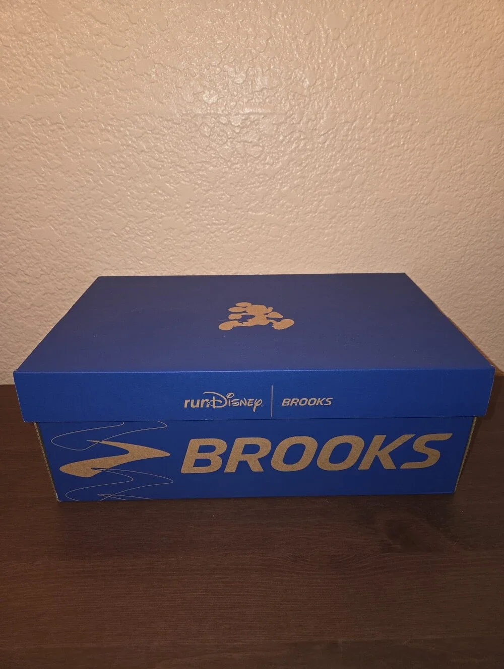 Brooks RUN DISNEY Ghost 17 Chip 'n' Dale Running Shoes. Mens 9, Wide - Picture 8 of 8